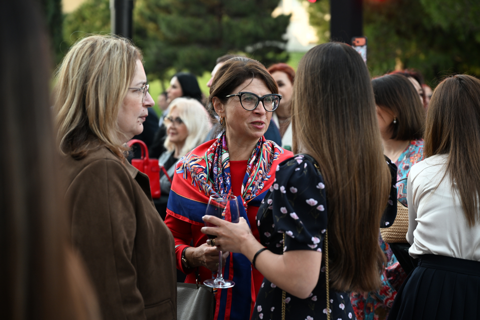 Heydər Əliyev Mərkəzində perulu rəssamın fərdi sərgisinin açılışı olub (FOTO)