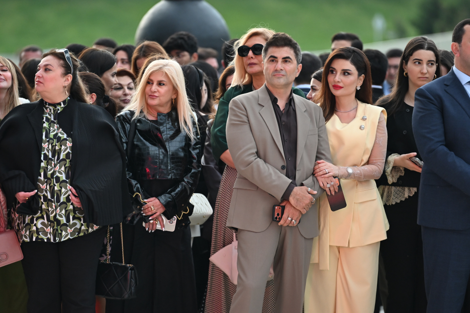Heydər Əliyev Mərkəzində perulu rəssamın fərdi sərgisinin açılışı olub (FOTO)