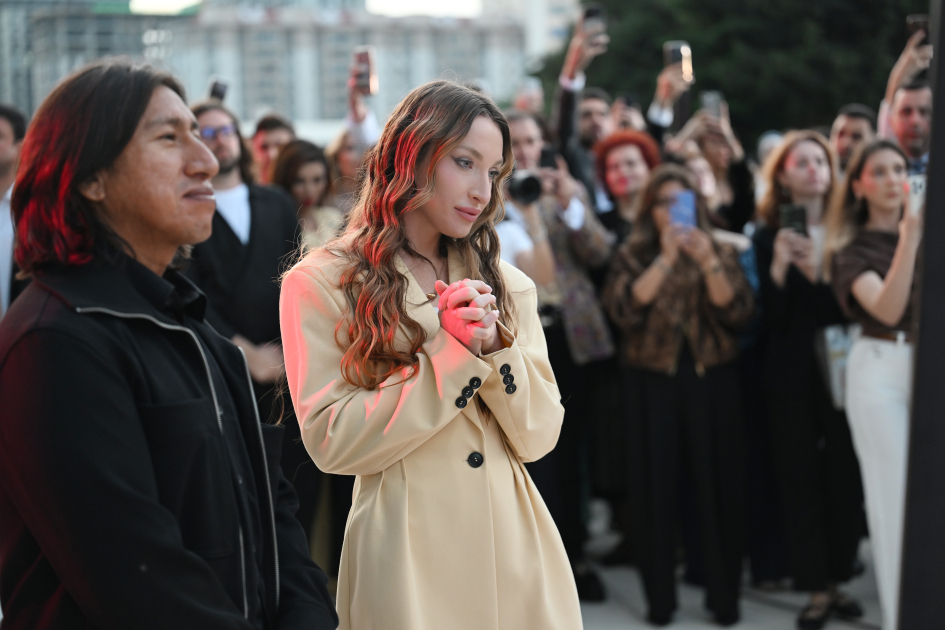Heydər Əliyev Mərkəzində perulu rəssamın fərdi sərgisinin açılışı olub (FOTO)