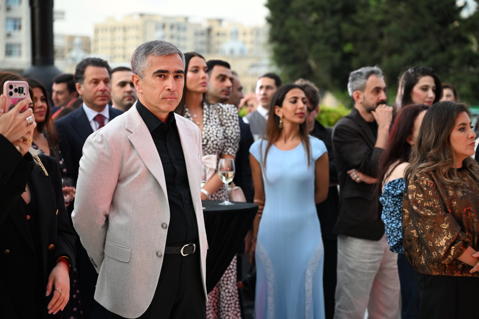 Heydər Əliyev Mərkəzində perulu rəssamın fərdi sərgisinin açılışı olub (FOTO)