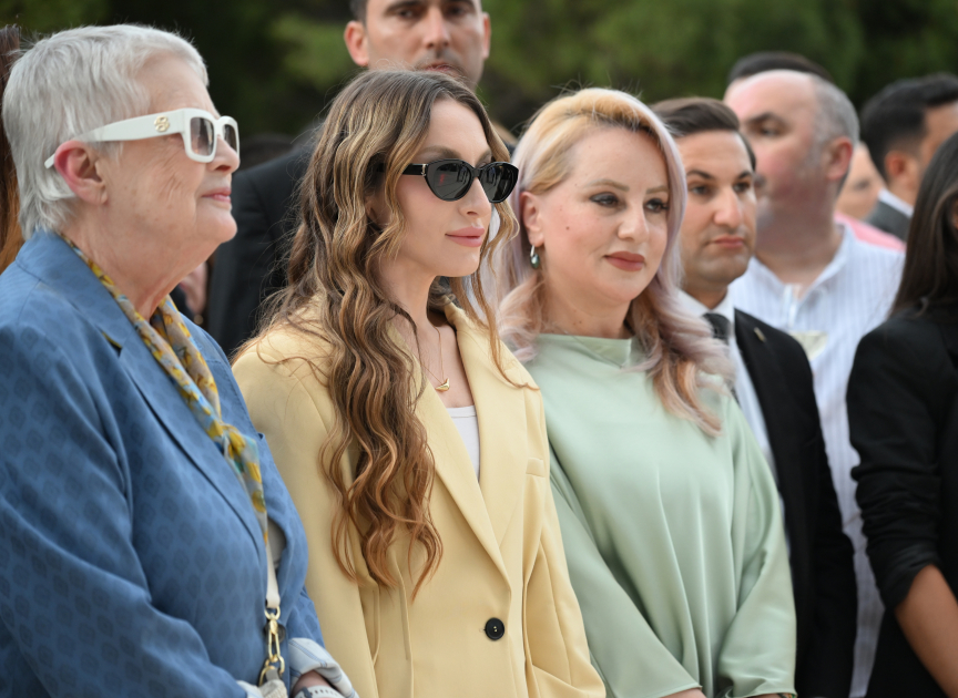 Heydər Əliyev Mərkəzində perulu rəssamın fərdi sərgisinin açılışı olub (FOTO)