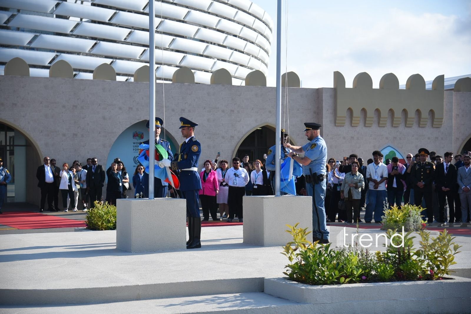 WUF13: Azərbaycanın və BMT-nin bayraqlarının endirilməsi mərasimi keçirildi (FOTO)