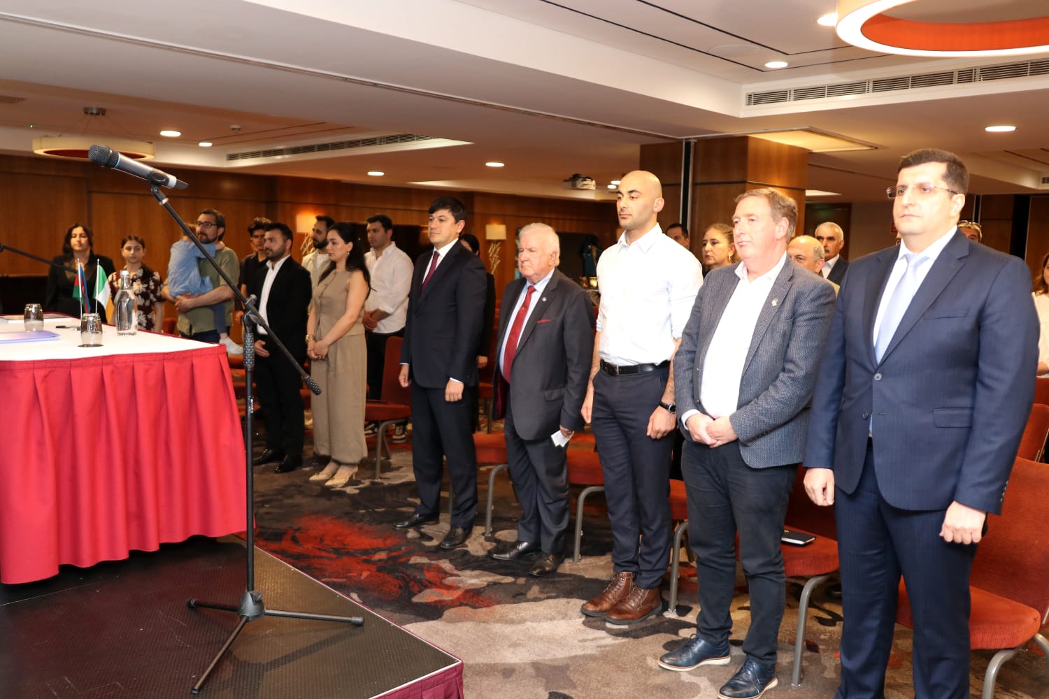 Azərbaycan diasporu Dublində ilk dəfə geniş icma toplantısında bir araya gəlib
 (FOTO)