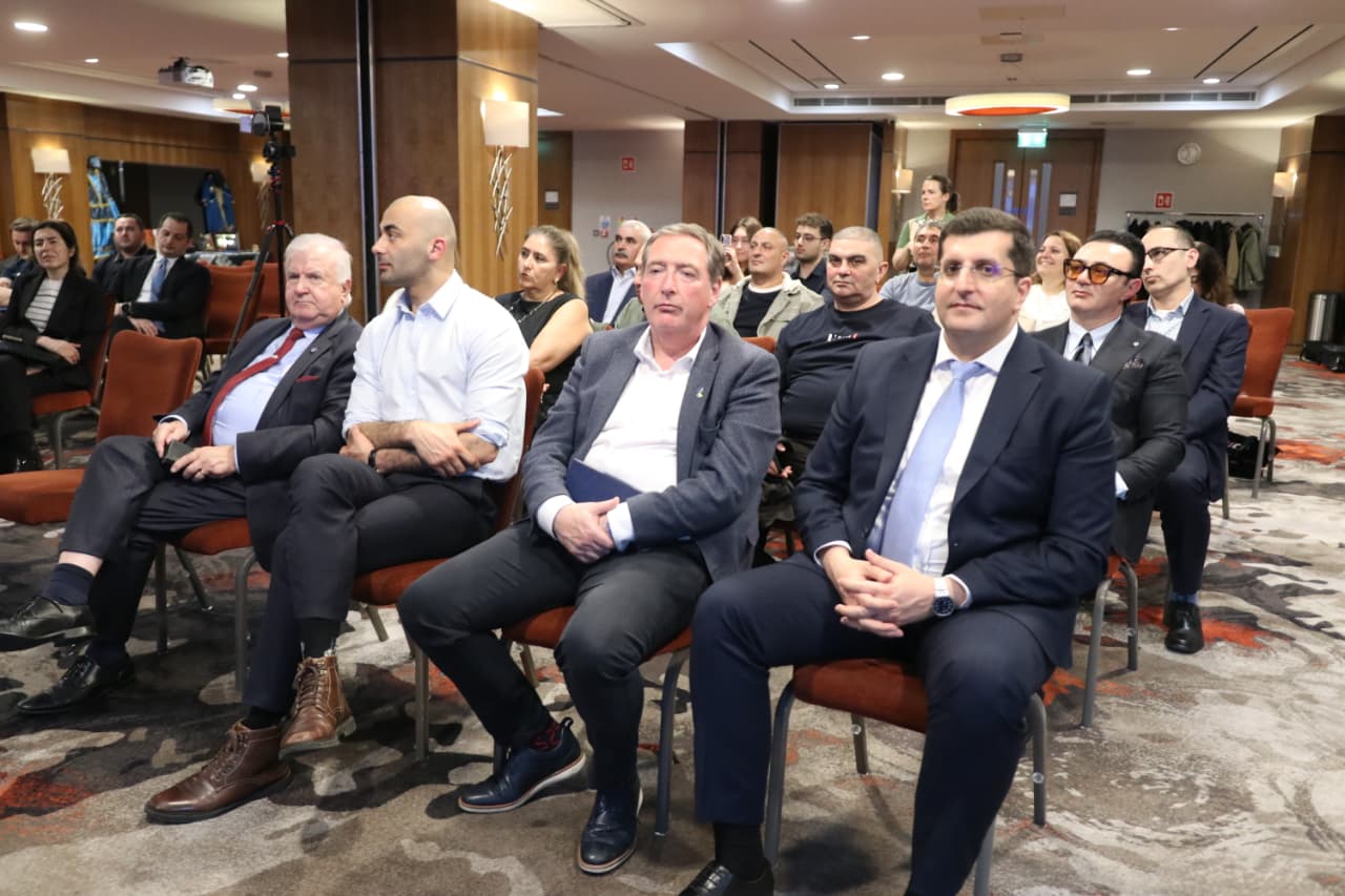 Azərbaycan diasporu Dublində ilk dəfə geniş icma toplantısında bir araya gəlib
 (FOTO)