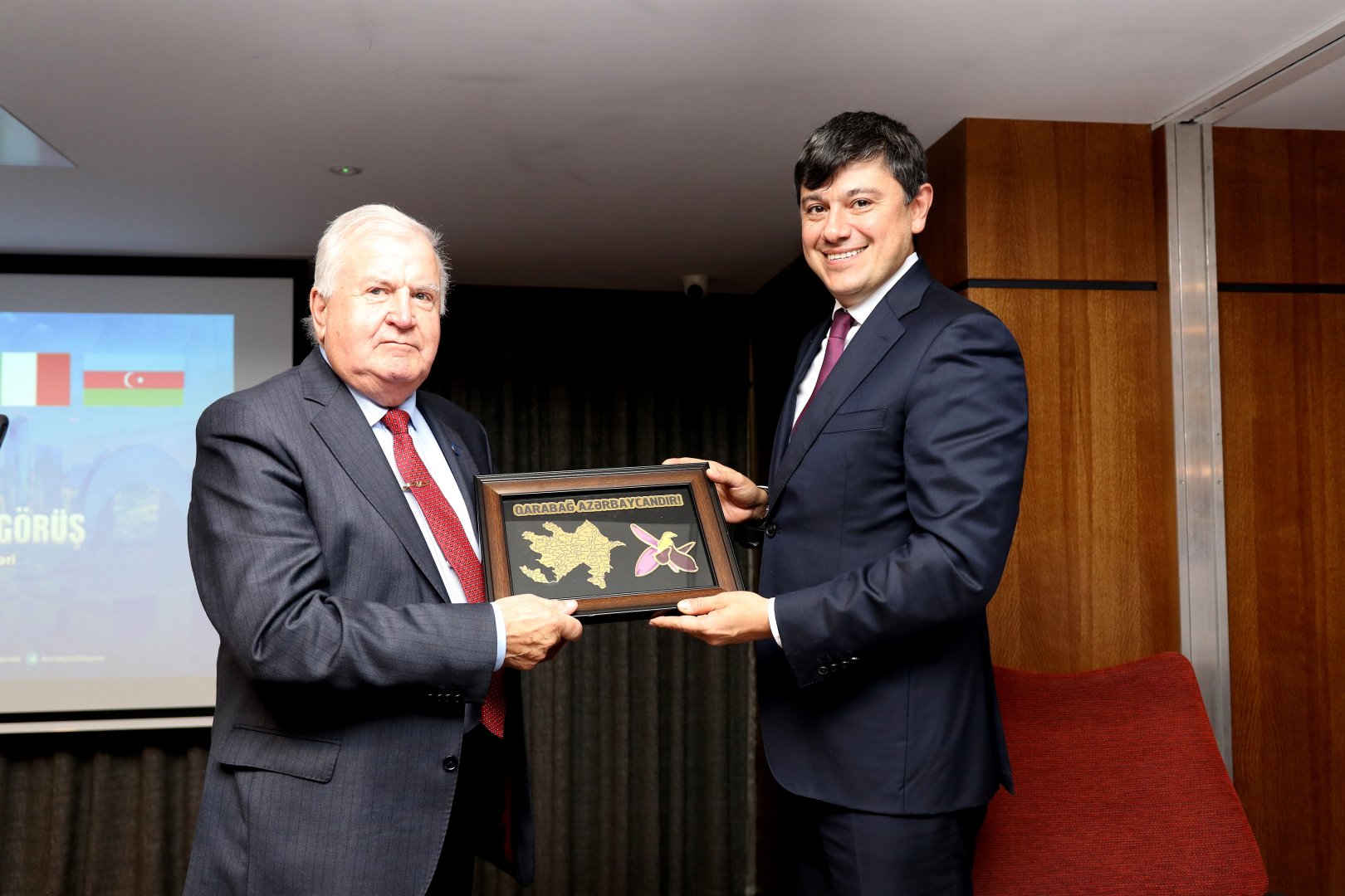 Azərbaycan diasporu Dublində ilk dəfə geniş icma toplantısında bir araya gəlib
 (FOTO)