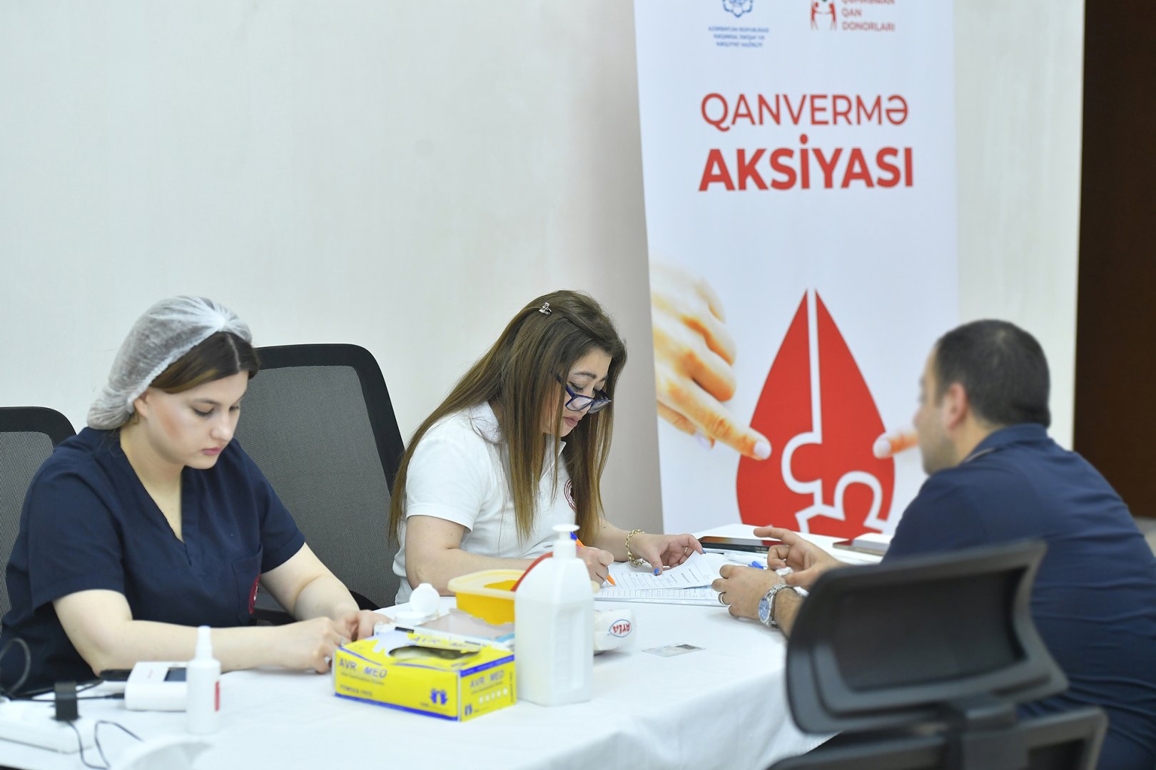 Rəqəmsal İnkişaf və Nəqliyyat Nazirliyində könüllü qanvermə aksiyası keçirilib (FOTO)