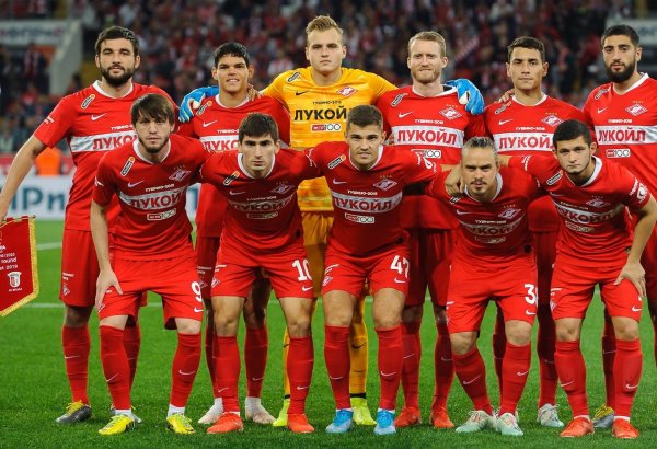 “Spartak” futbolçuları Rusiya kubokunu sındırıb (FOTO)