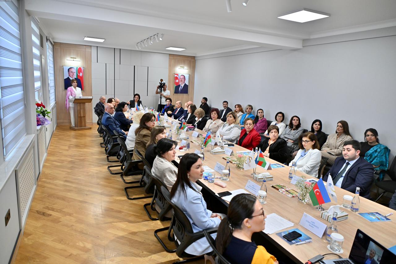 AzMİU-da dil, milli kimlik və tarixi şüura həsr olunmuş nüfuzlu elmi seminar keçirilib (FOTO)
