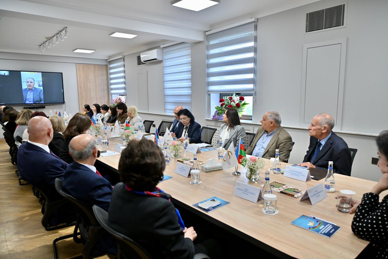 AzMİU-da dil, milli kimlik və tarixi şüura həsr olunmuş nüfuzlu elmi seminar keçirilib (FOTO)