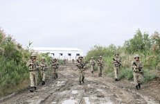 Xüsusi təyinatlılar hərbi vəzifəlilərlə təlim keçdi (FOTO)