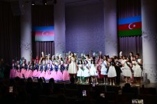 Leyla Əliyeva və Alona Əliyeva SƏNƏT Uşaq Musiqi və İncəsənət Mərkəzində təşkil olunan konsert proqramını izləyiblər (FOTO)