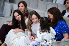 Leyla Əliyeva və Alona Əliyeva SƏNƏT Uşaq Musiqi və İncəsənət Mərkəzində təşkil olunan konsert proqramını izləyiblər (FOTO)