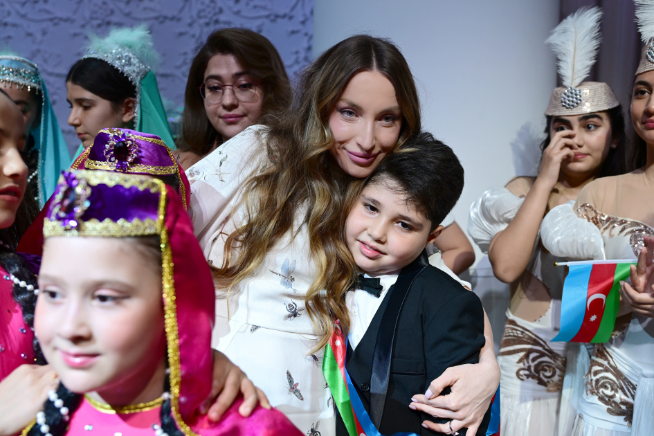 Leyla Əliyeva və Alona Əliyeva SƏNƏT Uşaq Musiqi və İncəsənət Mərkəzində təşkil olunan konsert proqramını izləyiblər (FOTO)