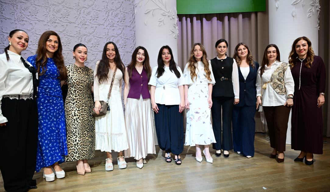 Leyla Əliyeva və Alona Əliyeva SƏNƏT Uşaq Musiqi və İncəsənət Mərkəzində təşkil olunan konsert proqramını izləyiblər (FOTO)