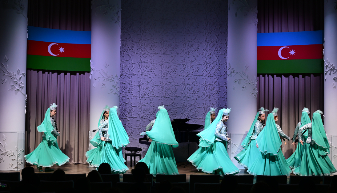 Leyla Əliyeva və Alona Əliyeva SƏNƏT Uşaq Musiqi və İncəsənət Mərkəzində təşkil olunan konsert proqramını izləyiblər (FOTO)