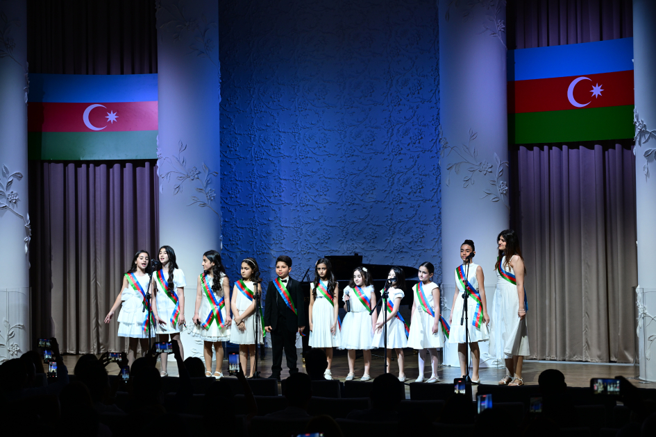 Leyla Əliyeva və Alona Əliyeva SƏNƏT Uşaq Musiqi və İncəsənət Mərkəzində təşkil olunan konsert proqramını izləyiblər (FOTO)