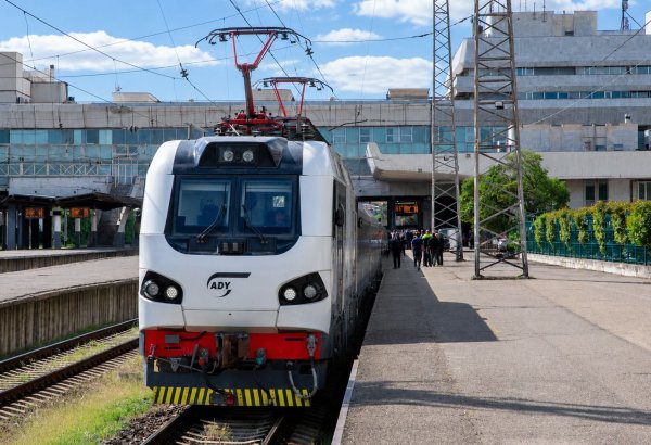 Bakıdan çıxan qatar Gürcüstanın paytaxtına çatdı (FOTO) (YENİLƏNİB)