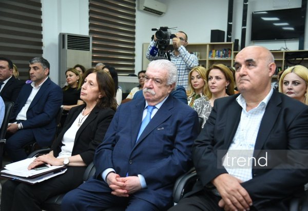 Mixail Qusman Azərbaycan Dillər Universitetinin fəxri professoru adına layiq görülüb (FOTO)