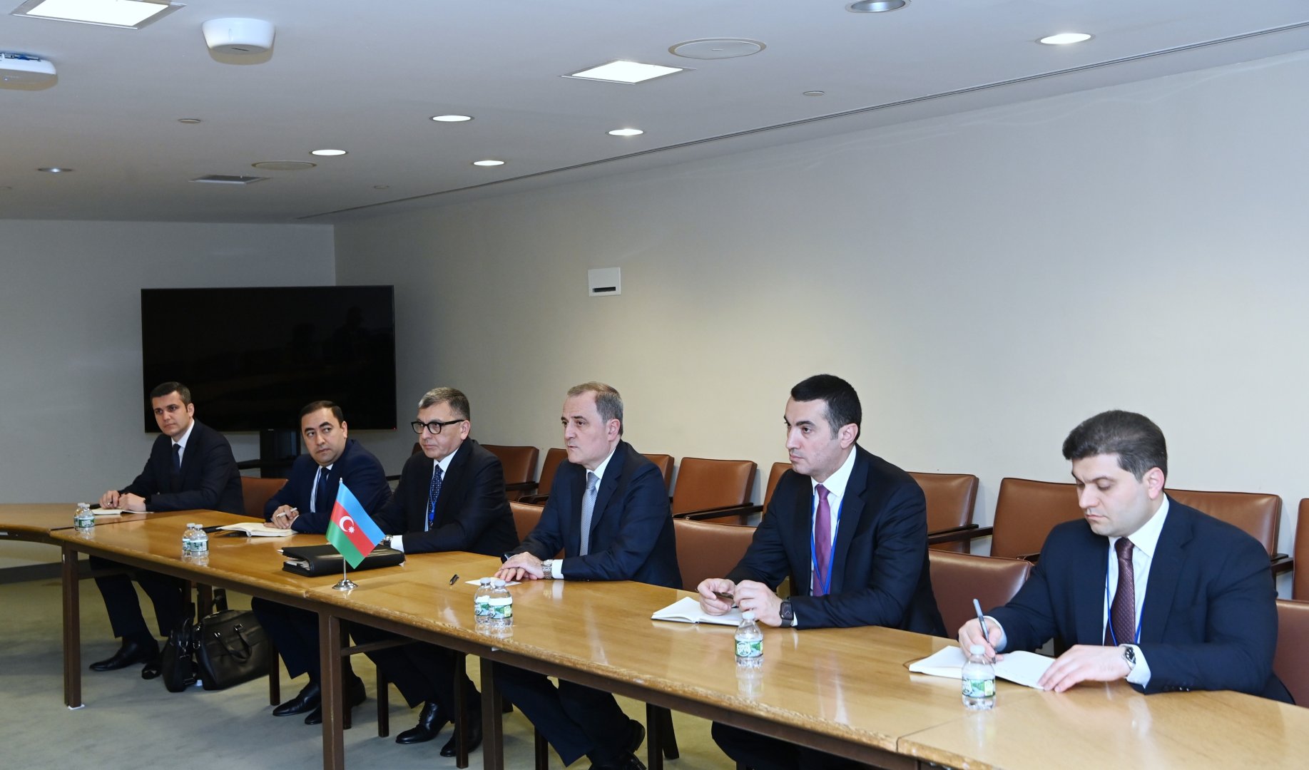 Ceyhun Bayramov çexiyalı həmkarı ilə müzakirələr aparıb (FOTO)