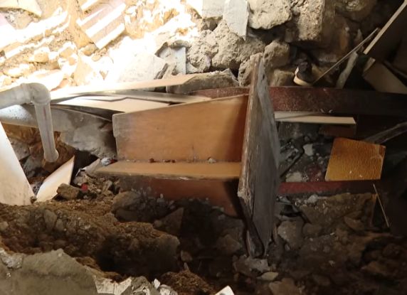 Bakıda evin bir hissəsi kollektora çökdü (FOTO)