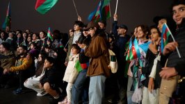 Azərbaycan bayrağının rəngləri Niaqara şəlaləsində (FOTO)
