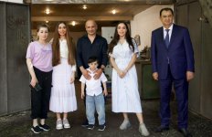 Leyla Əliyeva və Arzu Əliyeva Lənkəranda yerli sənətkarın yaradıcılığı ilə tanış olublar (FOTO)
