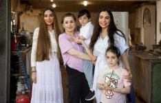 Leyla Əliyeva və Arzu Əliyeva Lənkəranda yerli sənətkarın yaradıcılığı ilə tanış olublar (FOTO)