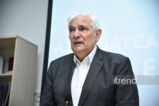 Mixail Qusman Azərbaycan Dillər Universitetinin fəxri professoru adına layiq görülüb (FOTO)
