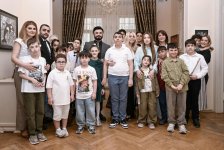 Alona Əliyeva Maqsud İbrahimbəyov Yaradıcılıq Mərkəzində uşaqlar üçün xeyriyyə ustad dərsində iştirak edib (FOTO)