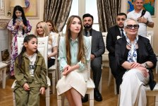 Alona Əliyeva Maqsud İbrahimbəyov Yaradıcılıq Mərkəzində uşaqlar üçün xeyriyyə ustad dərsində iştirak edib (FOTO)