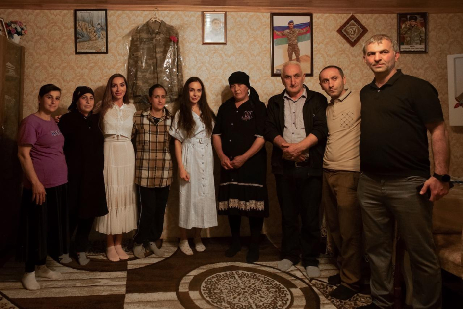 Leyla Əliyeva və Arzu Əliyeva Lənkəranda şəhid ailəsini ziyarət ediblər (FOTO)