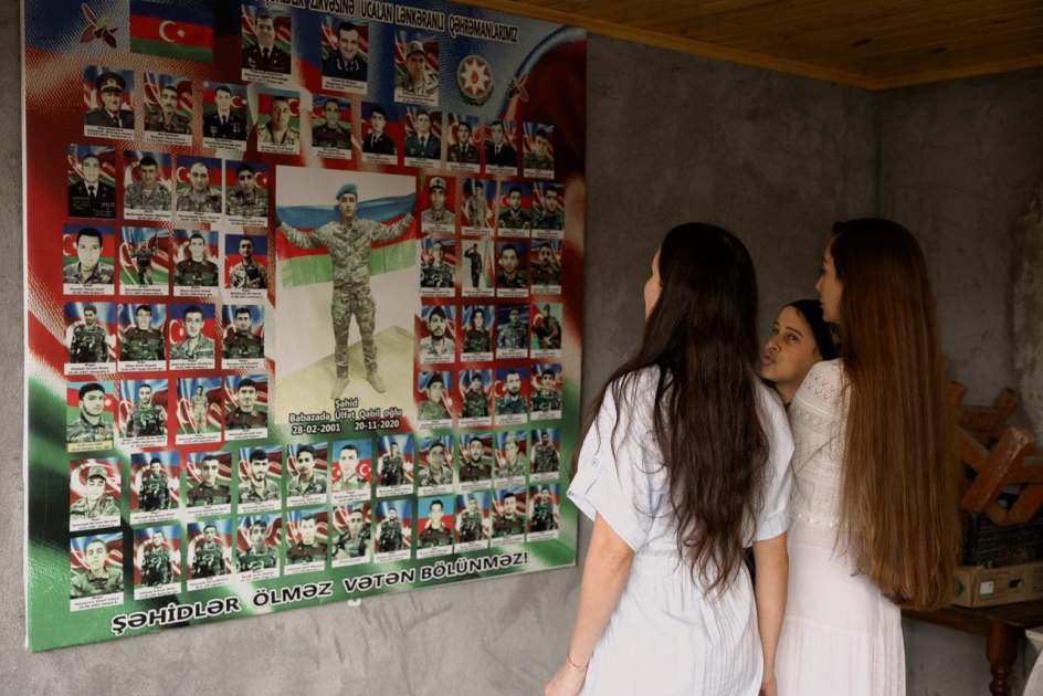 Leyla Əliyeva və Arzu Əliyeva Lənkəranda şəhid ailəsini ziyarət ediblər (FOTO)