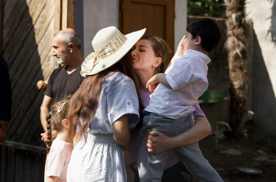 Leyla Əliyeva və Arzu Əliyeva Lənkəranda yerli sənətkarın yaradıcılığı ilə tanış olublar (FOTO)
