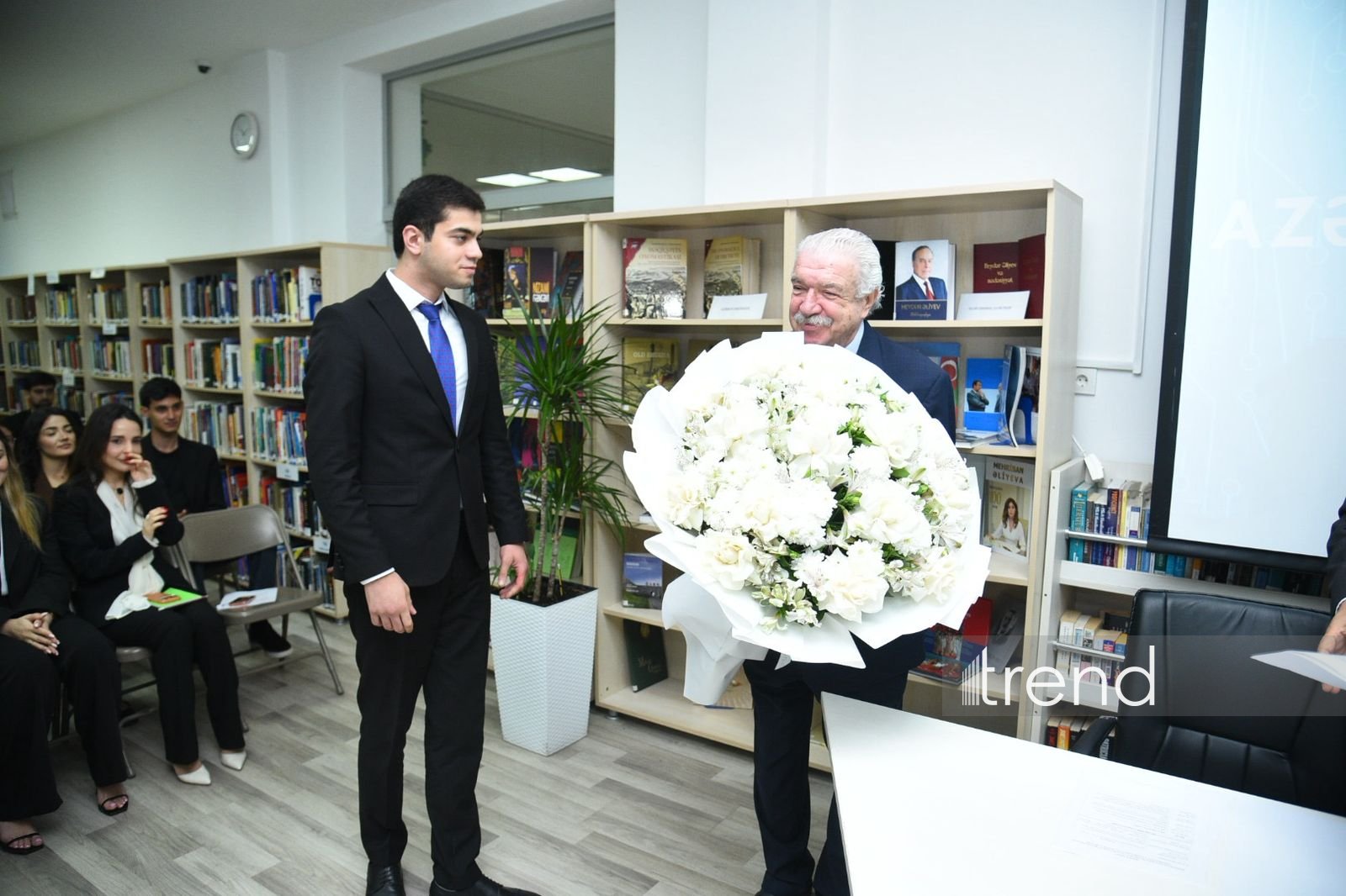 Mixail Qusman Azərbaycan Dillər Universitetinin fəxri professoru adına layiq görülüb (FOTO)