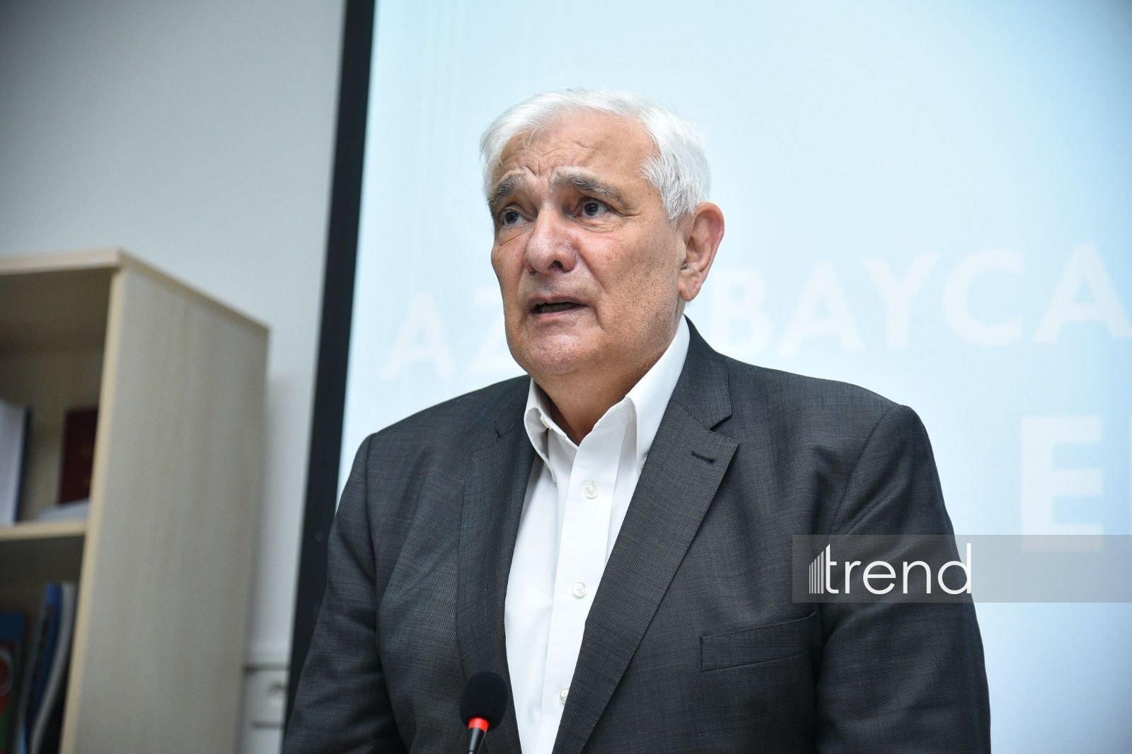 Mixail Qusman Azərbaycan Dillər Universitetinin fəxri professoru adına layiq görülüb (FOTO)