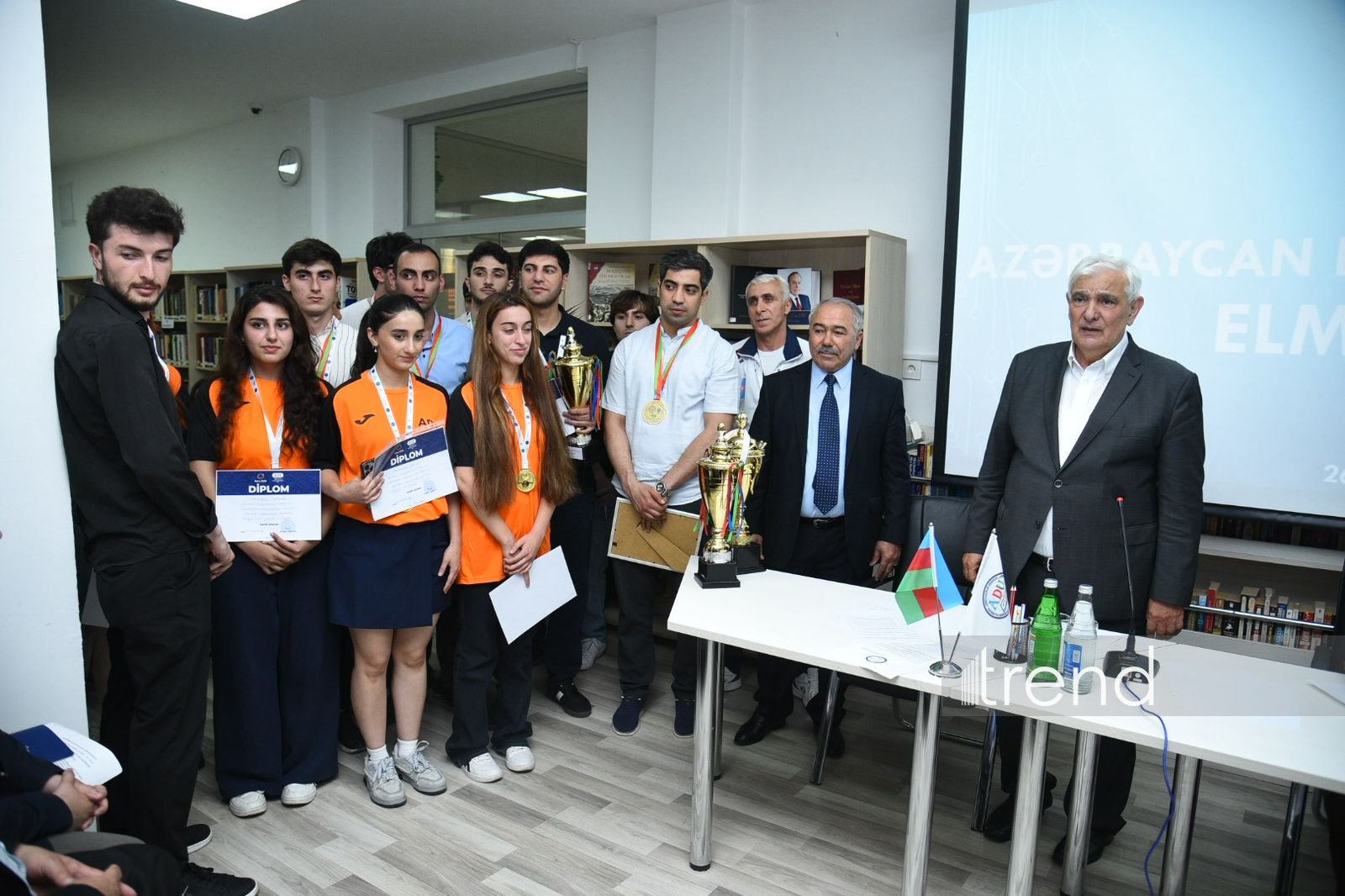 Mixail Qusman Azərbaycan Dillər Universitetinin fəxri professoru adına layiq görülüb (FOTO)