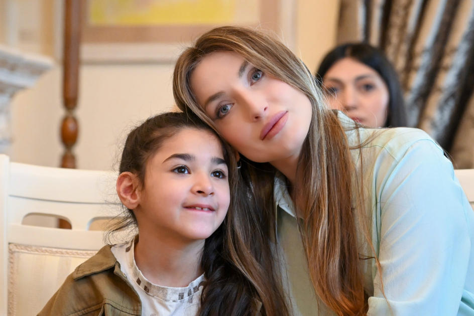 Alona Əliyeva Maqsud İbrahimbəyov Yaradıcılıq Mərkəzində uşaqlar üçün xeyriyyə ustad dərsində iştirak edib (FOTO)