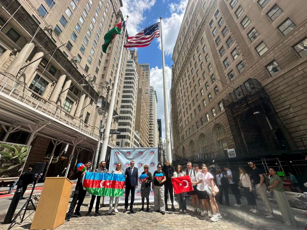 Nyu-Yorkda Azərbaycanın Müstəqillik Günü münasibətilə bayraq qaldırma mərasimi keçirilib (FOTO)