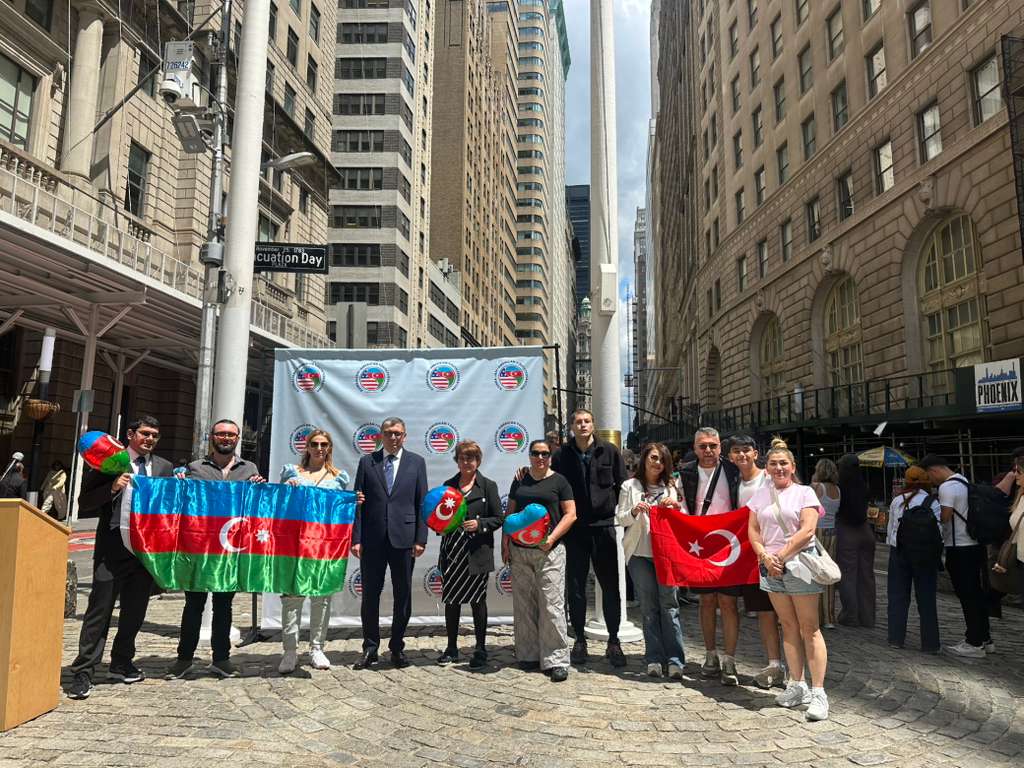 Nyu-Yorkda Azərbaycanın Müstəqillik Günü münasibətilə bayraq qaldırma mərasimi keçirilib (FOTO)