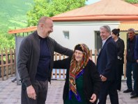 Prezident İlham Əliyev Şuşanın Böyük Qaladərəsi kəndində görülən işlərlə tanış olub, sakinlərlə görüşüb (FOTO/VİDEO)