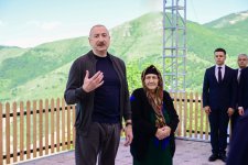 Prezident İlham Əliyev Şuşanın Böyük Qaladərəsi kəndində görülən işlərlə tanış olub, sakinlərlə görüşüb (FOTO/VİDEO)
