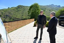 Prezident İlham Əliyev Şuşanın Böyük Qaladərəsi kəndində görülən işlərlə tanış olub, sakinlərlə görüşüb (FOTO/VİDEO)