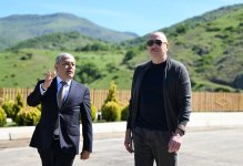 Prezident İlham Əliyev Şuşanın Böyük Qaladərəsi kəndində görülən işlərlə tanış olub, sakinlərlə görüşüb (FOTO/VİDEO)