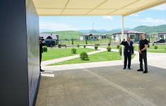 Prezident İlham Əliyev Xocalıda hərbi qulluqçular üçün nəzərdə tutulan fərdi evlərdə yaradılmış şəraitlə tanış olub (FOTO)