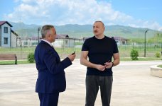 Prezident İlham Əliyev Xocalıda hərbi qulluqçular üçün nəzərdə tutulan fərdi evlərdə yaradılmış şəraitlə tanış olub (FOTO)
