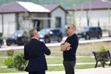 Prezident İlham Əliyev Xocalıda hərbi qulluqçular üçün nəzərdə tutulan fərdi evlərdə yaradılmış şəraitlə tanış olub (FOTO)