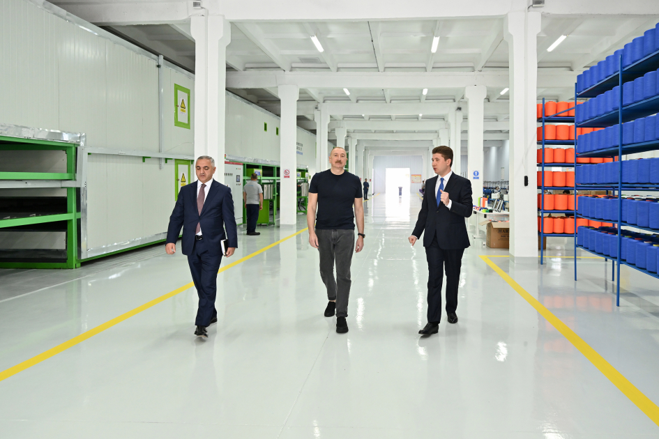 Prezident İlham Əliyev Xankəndidə iş əlcəkləri istehsalı müəssisəsinin açılışında iştirak edib (FOTO)