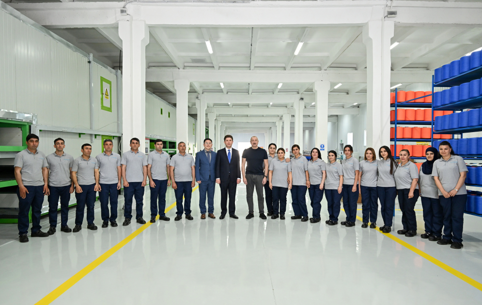 Prezident İlham Əliyev Xankəndidə iş əlcəkləri istehsalı müəssisəsinin açılışında iştirak edib (FOTO)