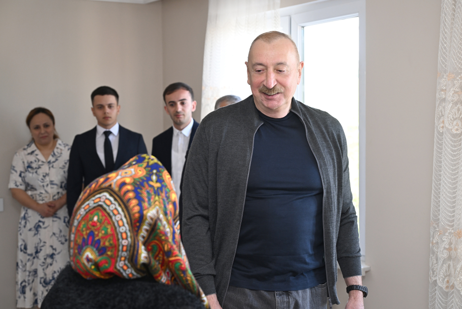 Prezident İlham Əliyev Şuşanın Böyük Qaladərəsi kəndində görülən işlərlə tanış olub, sakinlərlə görüşüb (FOTO/VİDEO)