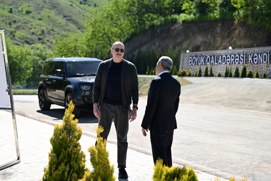 Prezident İlham Əliyev Şuşanın Böyük Qaladərəsi kəndində görülən işlərlə tanış olub, sakinlərlə görüşüb (FOTO/VİDEO)